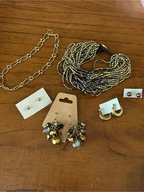 6 Piece Black and Gold Jewelry Lot w/ 2 Bracelets, 2 Studs and 2 Dangly Earrings